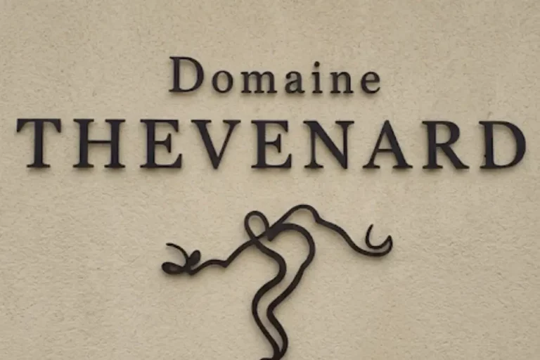 bâtiment et façade du domaine