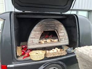 cuisson des fouées artisanales au feu de bois pour le déjeuner